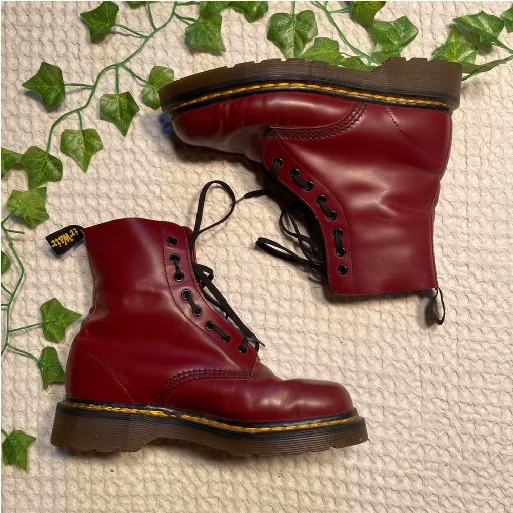 ❌SOLD❌ Dr. Martens 1990s VINTAGE made in England